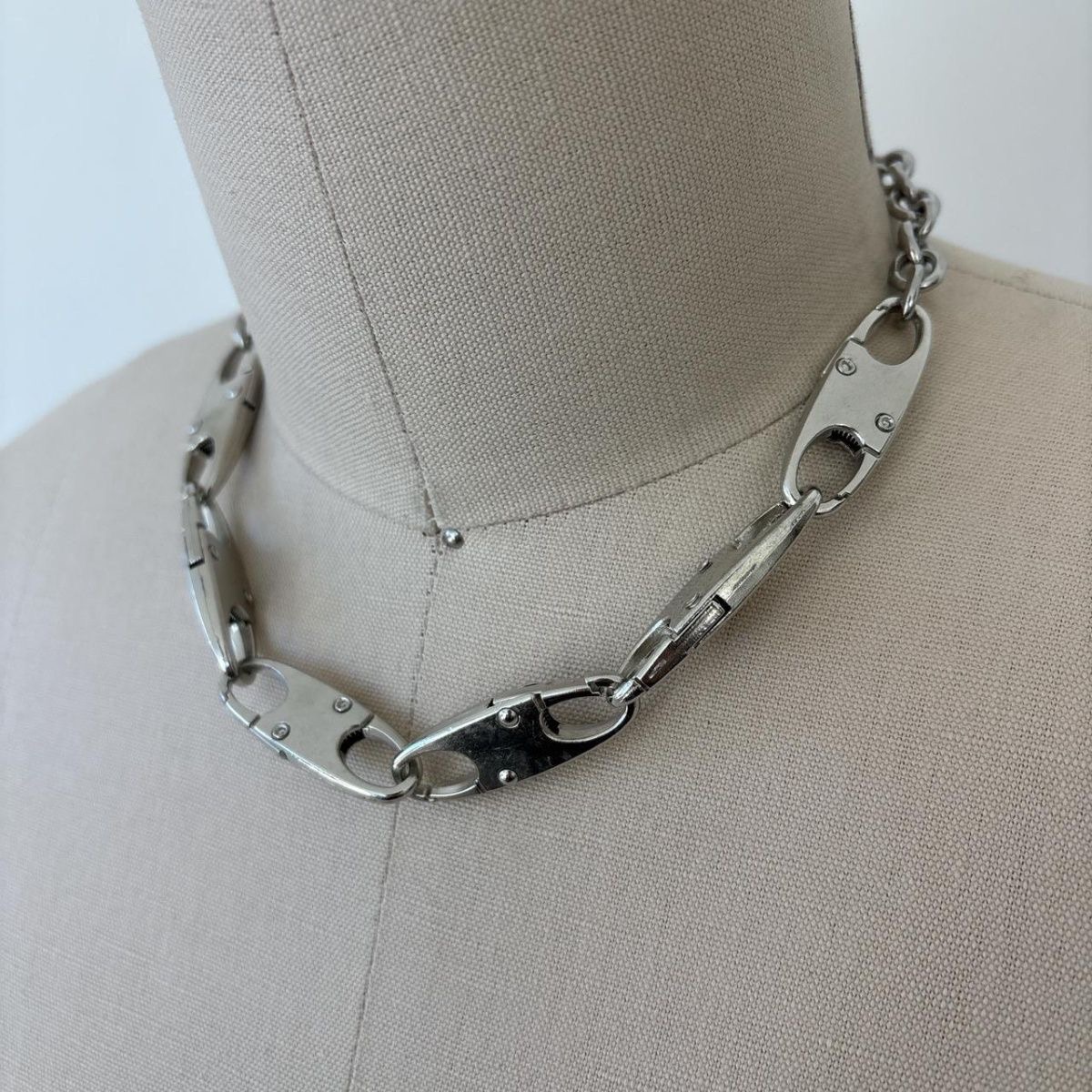 Colar de Corrente com Fivela E - Women'S Accessories In The 90S avaliação e preço