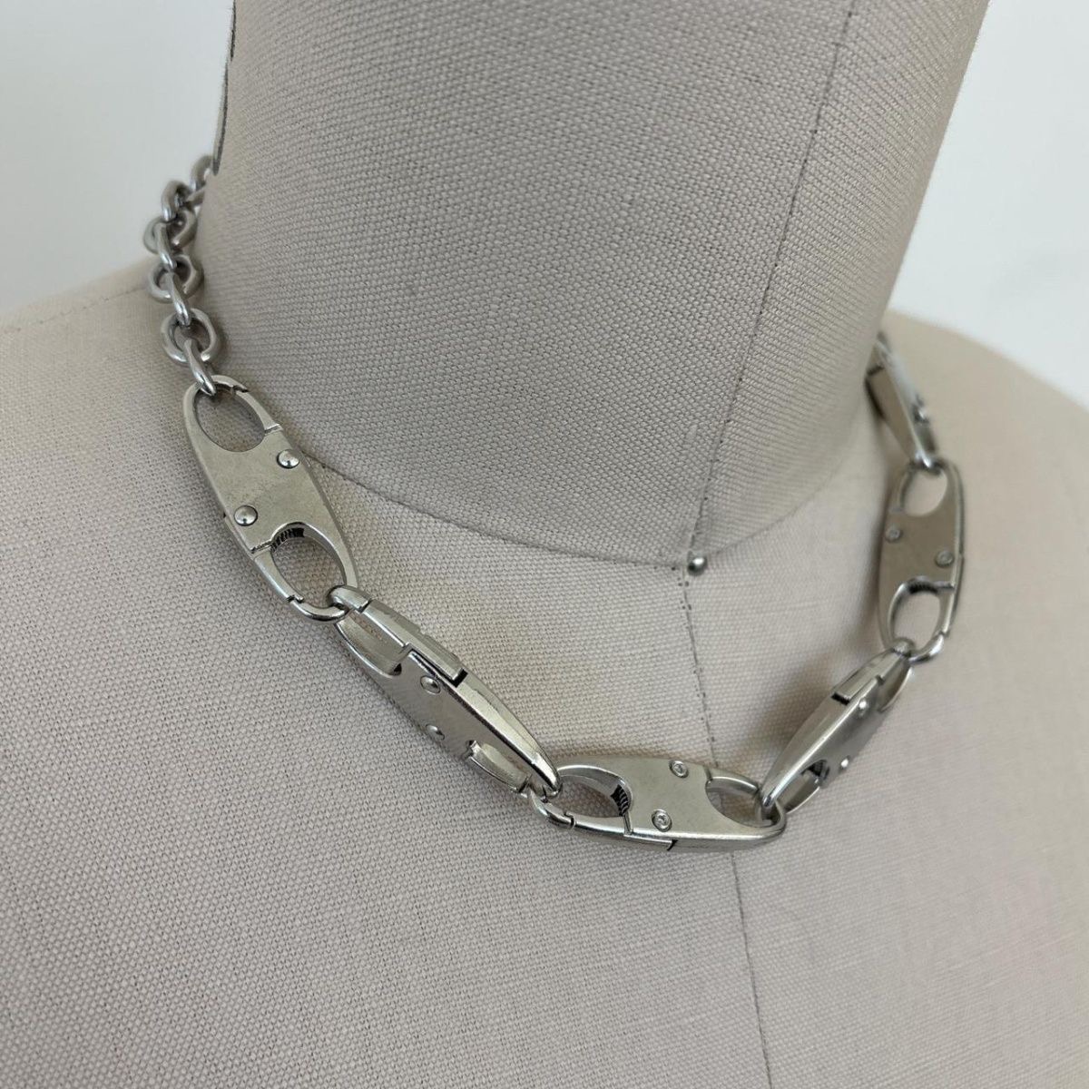 Colar de Corrente com Fivela E - Women'S Accessories In The 90S avaliação e preço